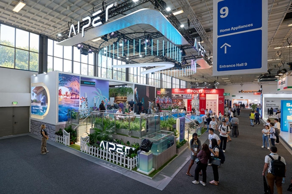 IFA2024星空体育平台·app元鼎智能推出全新“真智能”泳池机器人(图1)
