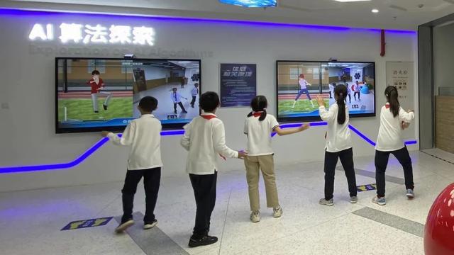 随处能学、随处能玩这所学校把人工智能教育融入校园日常星空体育平台·app(图8)