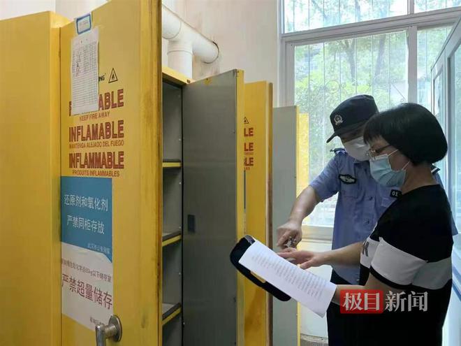 星空中国体育网站储物柜上贴二维码柜前安装摄像头武汉地区高校实验室再上“智慧保险”(图1)