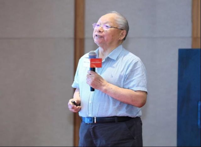 星空官方体育超三万人现场观展 看高科技如何“装备”教育(图2)