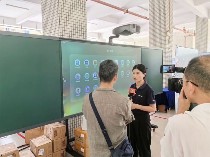 东方中原亮相2024年湛江市人工智能赋能教育教学现场星空体育官网会(图3) 东方中原亮相2024年湛江市人工智能赋能教育教学现场星空体育官网会(图3)