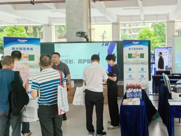 东方中原亮相2024年湛江市人工智能赋能教育教学现场星空体育官网会(图5) 东方中原亮相2024年湛江市人工智能赋能教育教学现场星空体育官网会(图5)