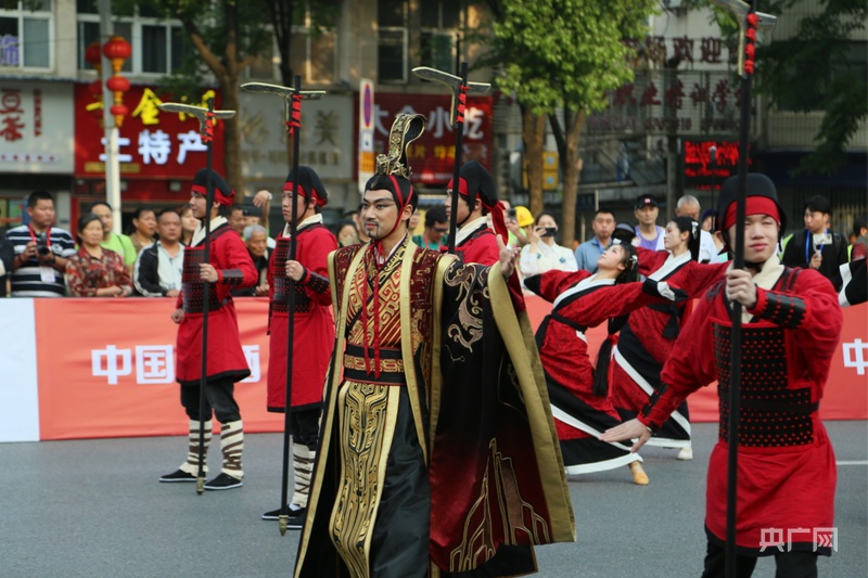 2025湖北大冶半程马拉松完美收官 2万名跑者共绘铜都新画卷(图2)