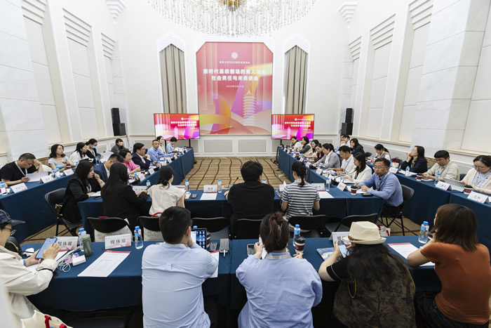 凝聚多方智慧共话高校剧场育人新篇——讲堂运行25周年发展大会及校庆美育论坛举办(图7) 凝聚多方智慧共话高校剧场育人新篇——讲堂运行25周年发展大会及校庆美育论坛举办(图7)