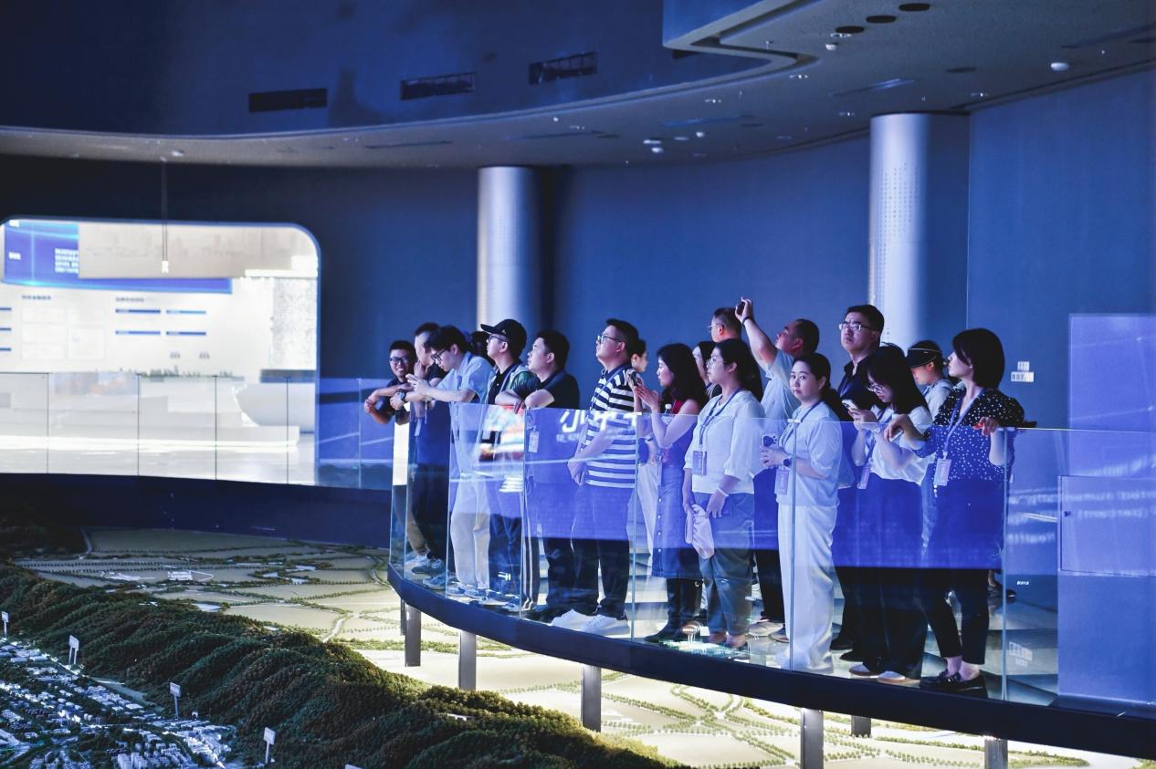 学习更有趣教育更“智慧”！40余家全国网络媒体走进重庆高新区沉浸式打探“新智慧教育”新场景(图12)