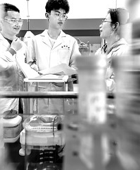 匠心筑梦 技能报国——2025年职业教育活动周精彩纷呈(图1)