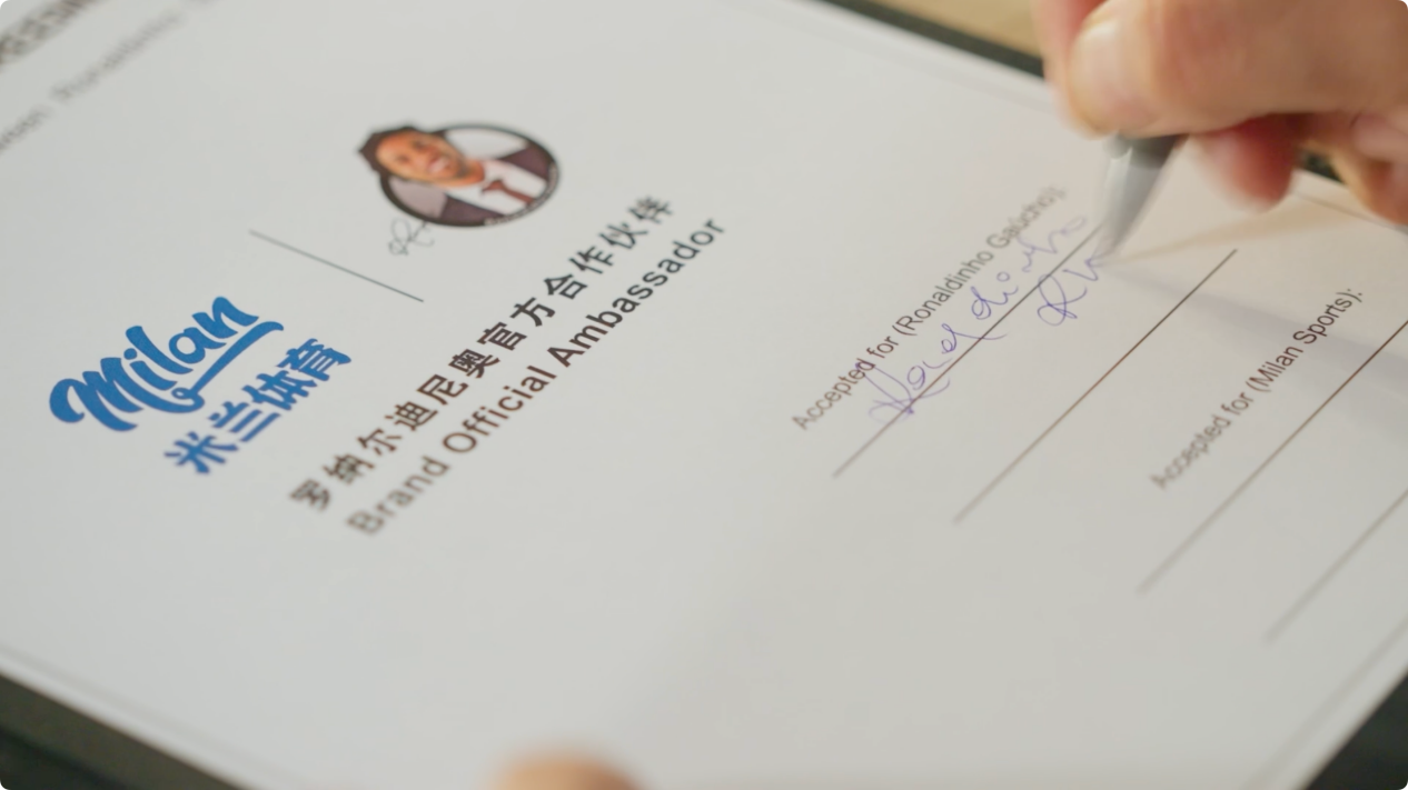 荣耀携手!米兰体育官宣罗纳尔迪尼奥出任品牌形象大使(图2)