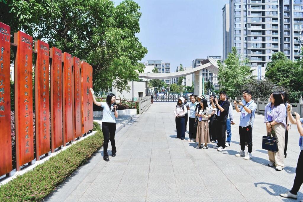 学习更有趣 教育更“智慧”！40余家全国网络媒体走进重庆高新区沉浸式打探“新智慧教育”新场景(图7)