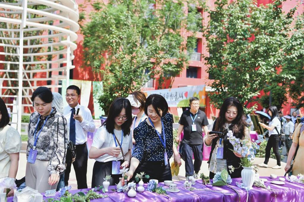 学习更有趣 教育更“智慧”！40余家全国网络媒体走进重庆高新区沉浸式打探“新智慧教育”新场景(图11)