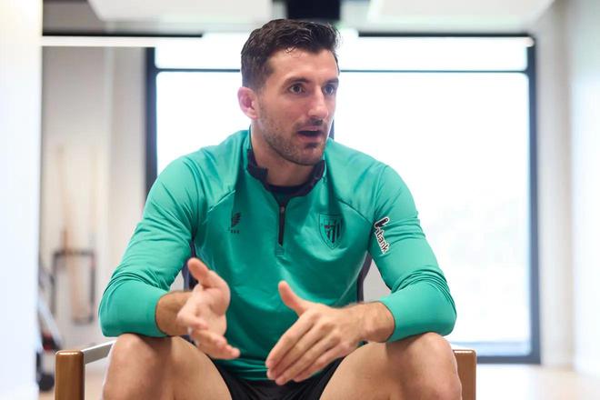 毕包后卫维维安：这是属于弗里克的巴萨17岁的亚马尔令人惊叹(图2)