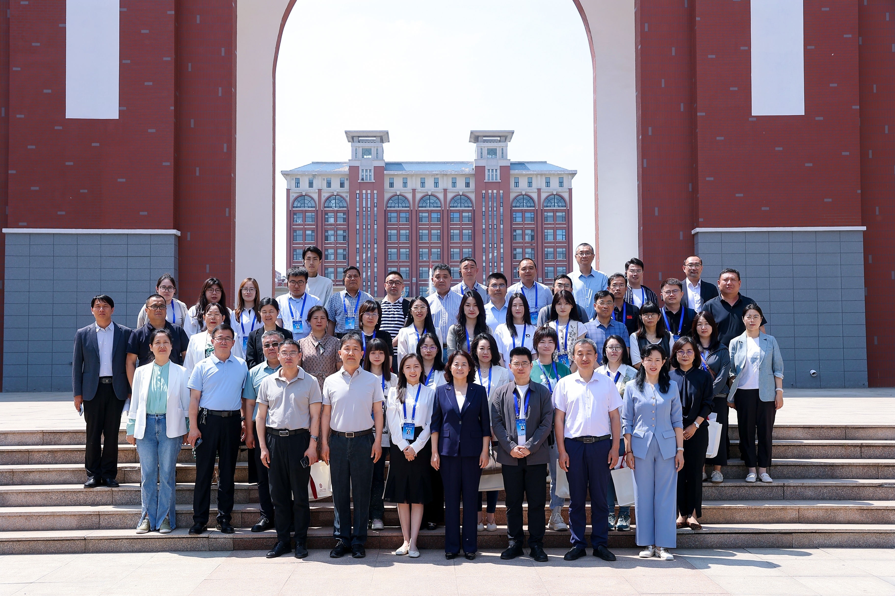 2025全国重点新闻媒体山东职教调研行记者走进山东职业学院(图2) 2025全国重点新闻媒体山东职教调研行记者走进山东职业学院(图2)