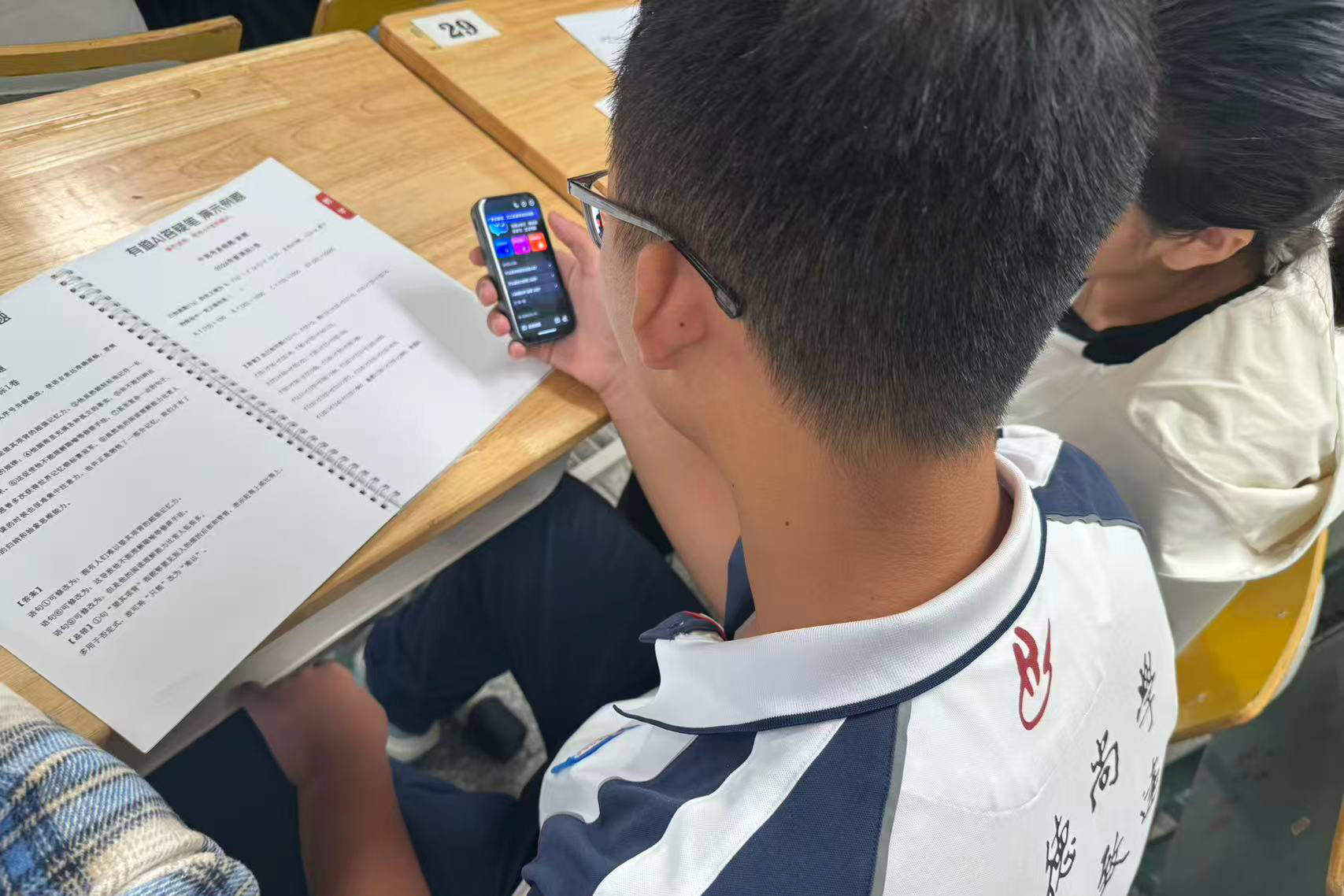 一支答疑的“笔”描绘教育新范式