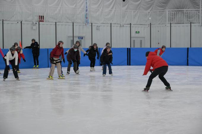北京市教育工会2025年冰雪运动兴趣汇在首都体育学院圆满落幕(图3)
