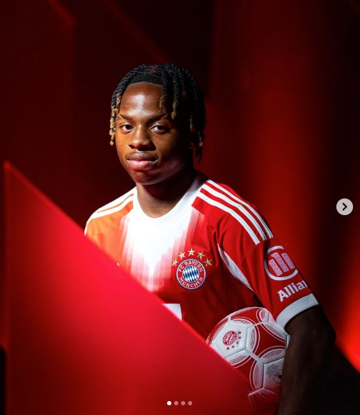 17岁“智慧迈克”横空OD出世：拜仁不惜重金押注的边路未来(图2)