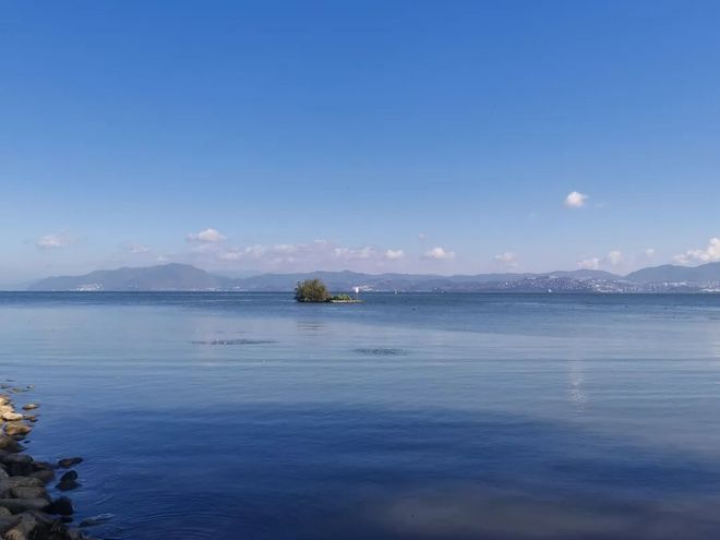 智慧与情怀溢满校园青春与清波相映生辉(图3)