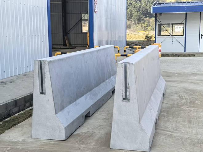 广韶高速北段TJ2项目新泽西护栏智慧生产中心建成投产(图2)